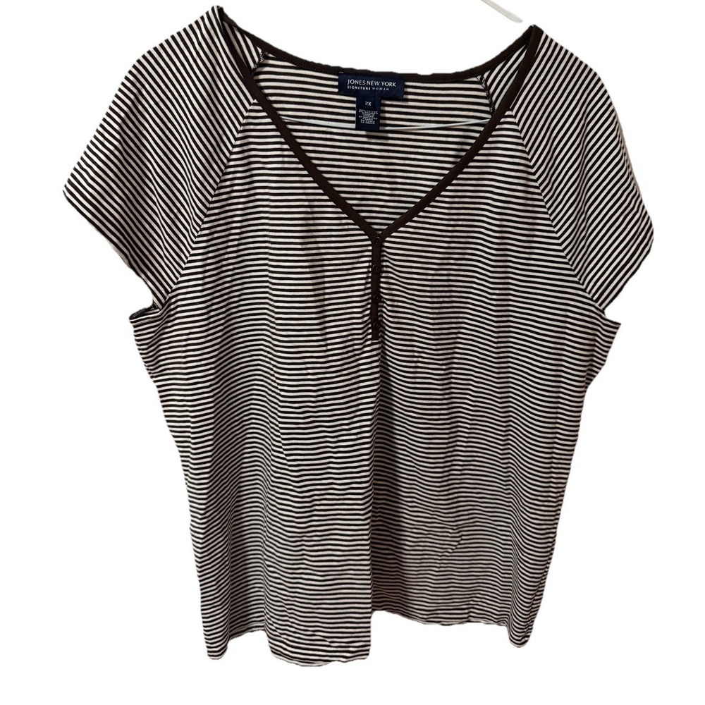 Jones New York Signature Woman short-sleeve top in black/white stripes Size 2x